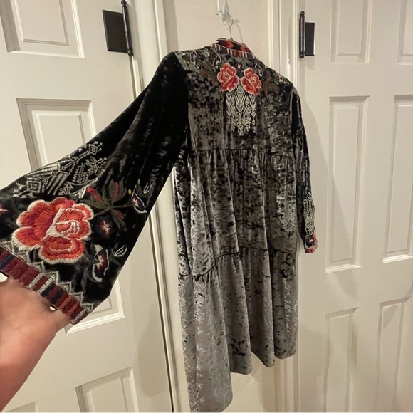 Driftwood Carly Velvet Embroidered Kimono Jacket Size Medium - Picture 12 of 16